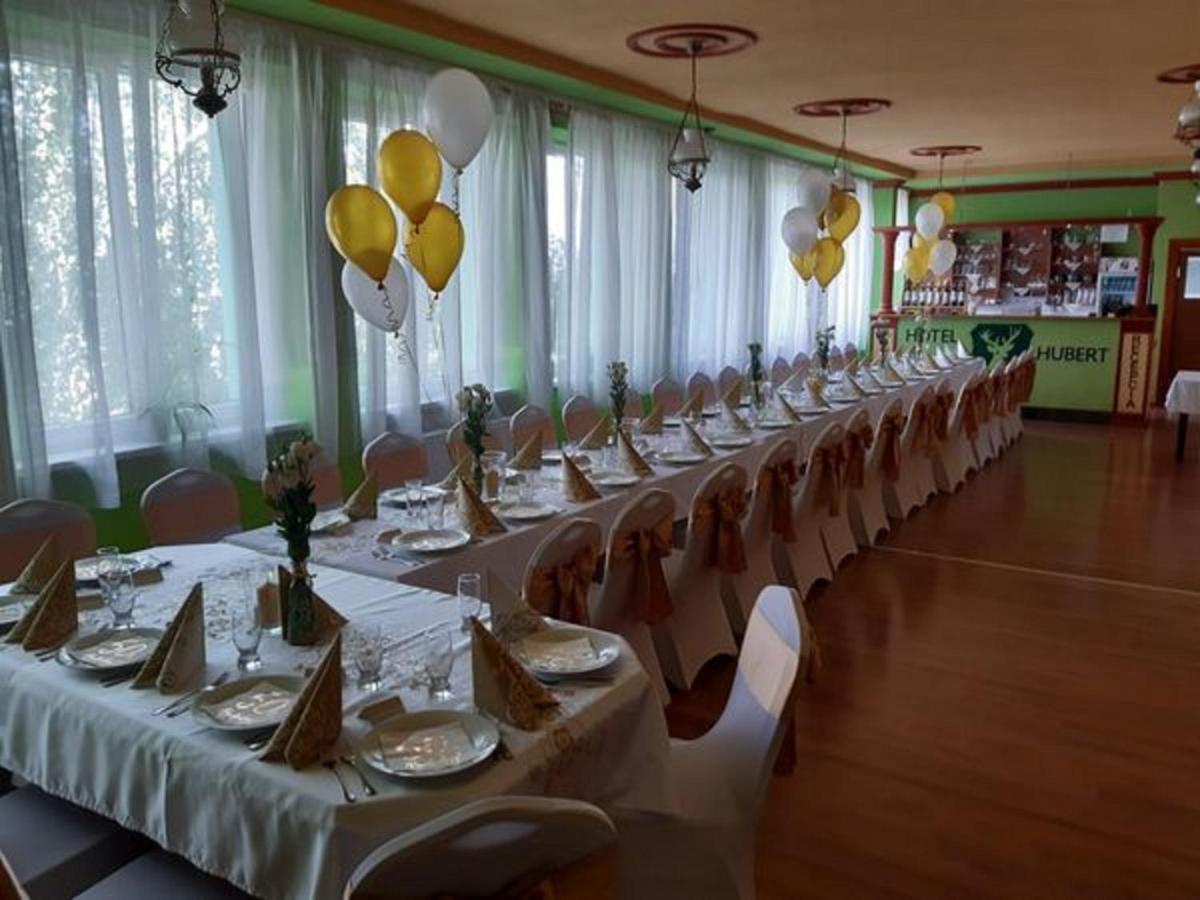 Hotel Hubert Nové Zámky Zewnętrze zdjęcie