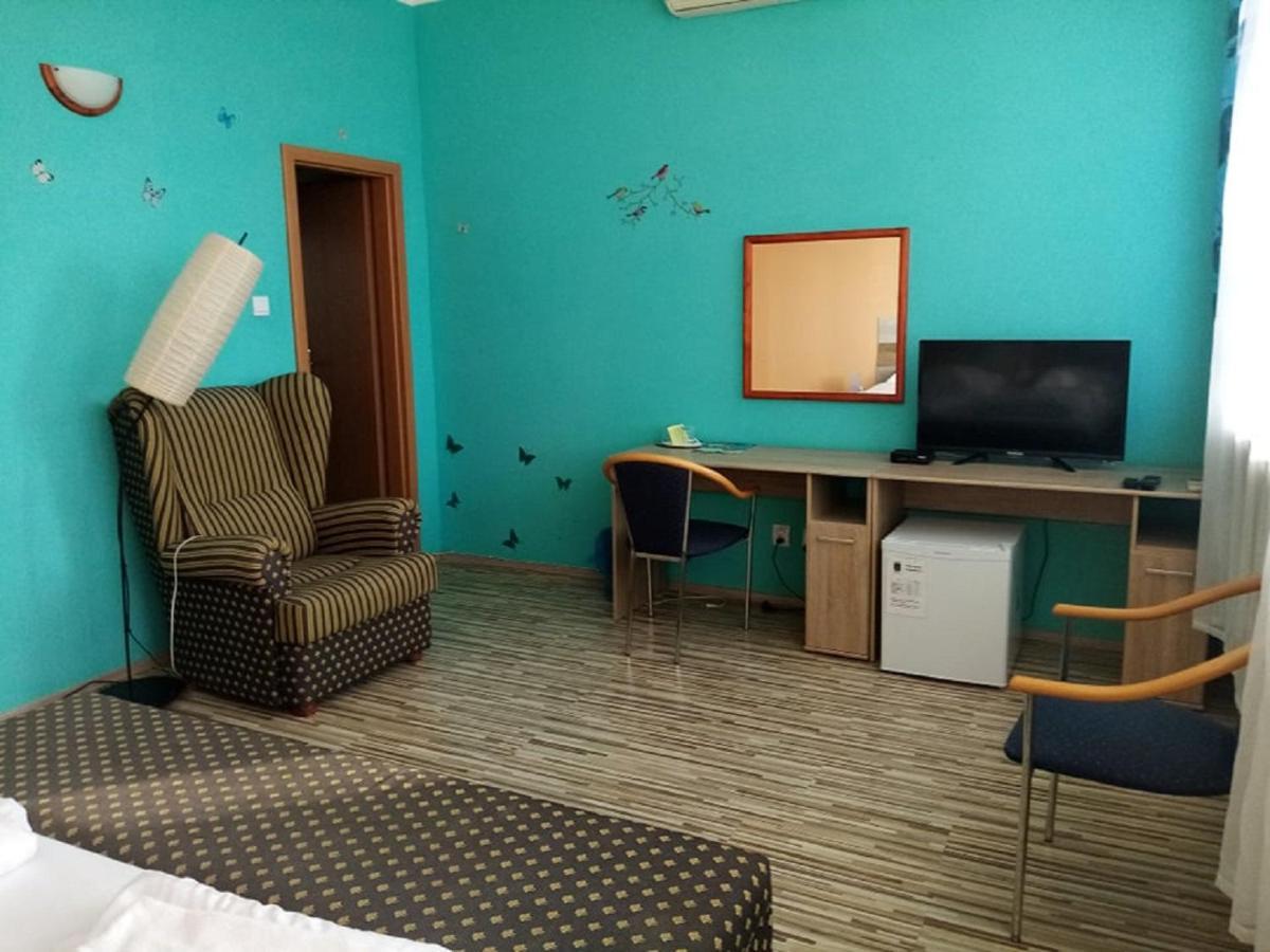 Hotel Hubert Nové Zámky Zewnętrze zdjęcie
