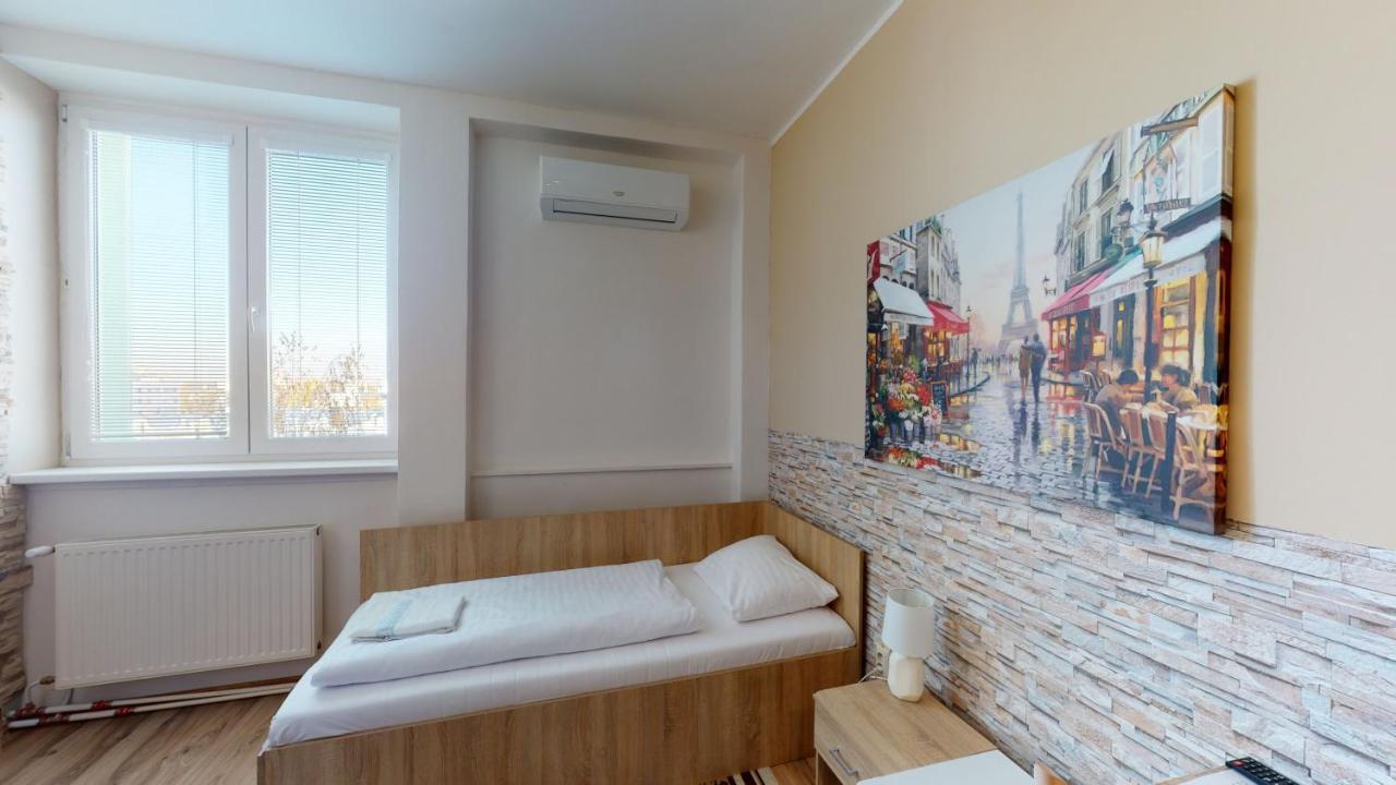 Hotel Hubert Nové Zámky Zewnętrze zdjęcie