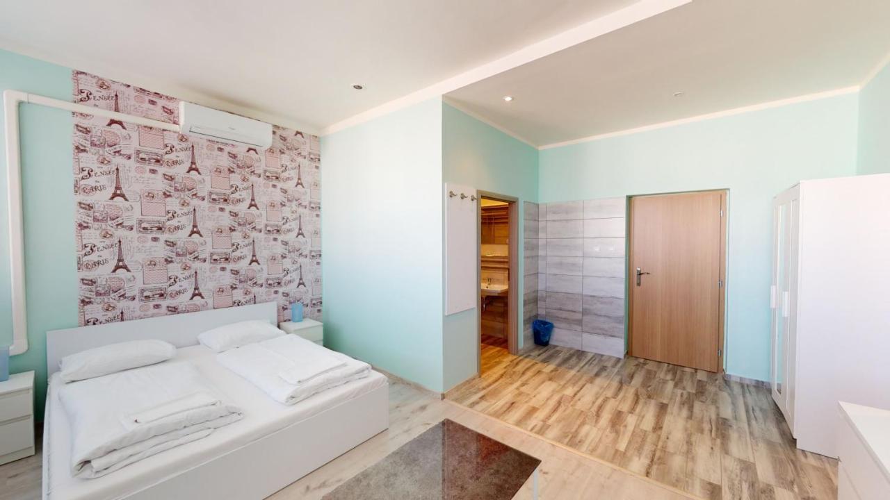 Hotel Hubert Nové Zámky Zewnętrze zdjęcie