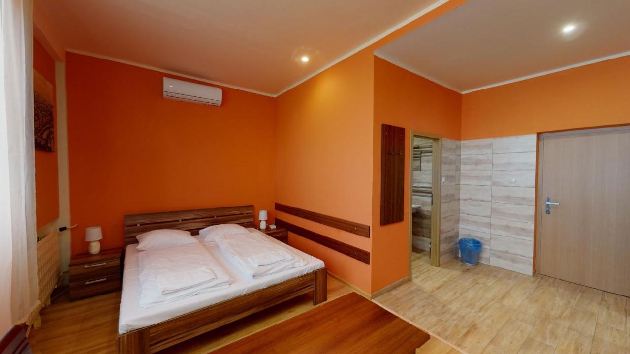 Hotel Hubert Nové Zámky Zewnętrze zdjęcie