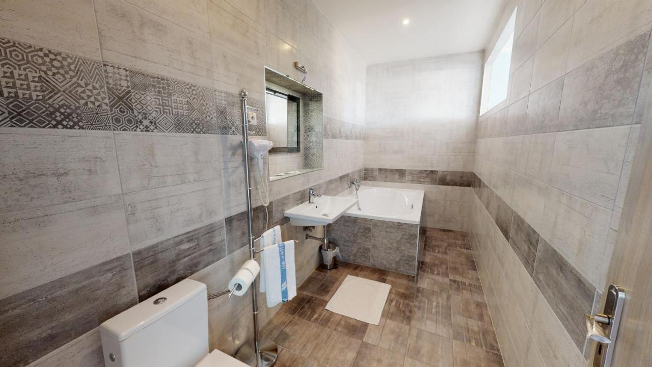 Hotel Hubert Nové Zámky Zewnętrze zdjęcie
