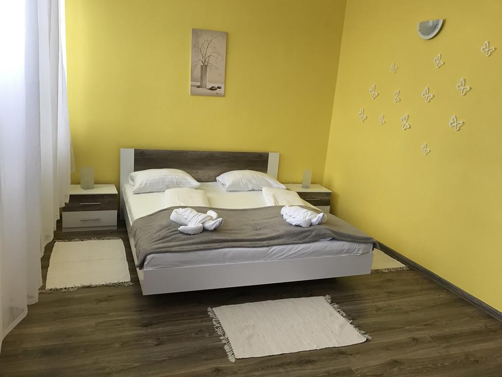 Hotel Hubert Nové Zámky Zewnętrze zdjęcie