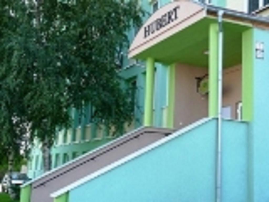 Hotel Hubert Nové Zámky Zewnętrze zdjęcie