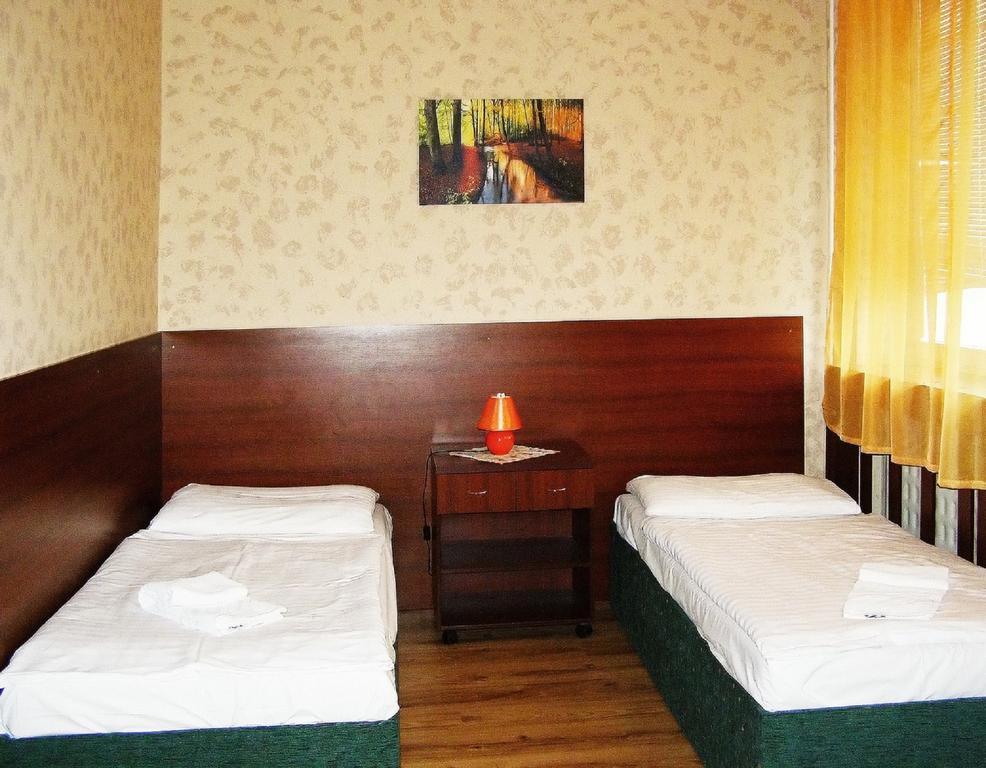 Hotel Hubert Nové Zámky Zewnętrze zdjęcie