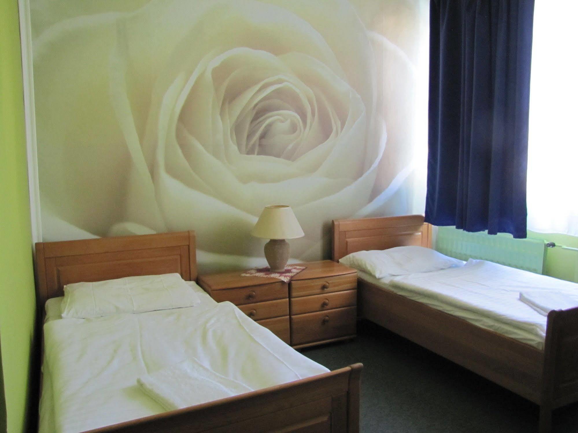 Hotel Hubert Nové Zámky Zewnętrze zdjęcie