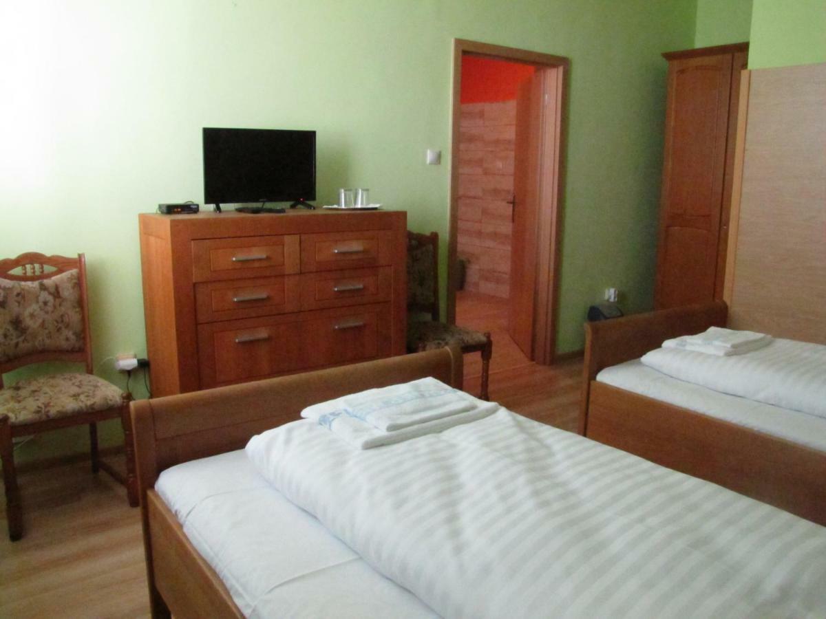 Hotel Hubert Nové Zámky Zewnętrze zdjęcie